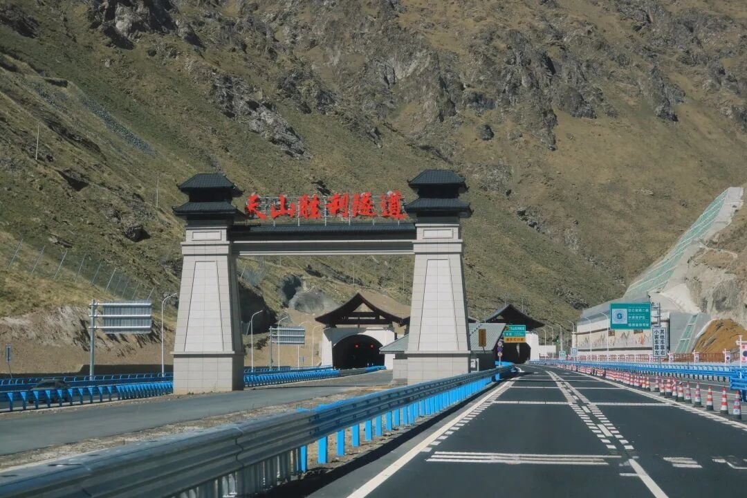 新疆辉安弘泰交通设施工程实景
